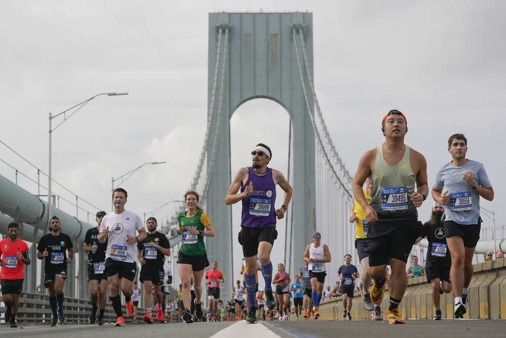 Runners cross the Verrazzano-Narrows Bridge at the start of the New York City Marathon in New York, Sunday, Nov. 6, 2022.