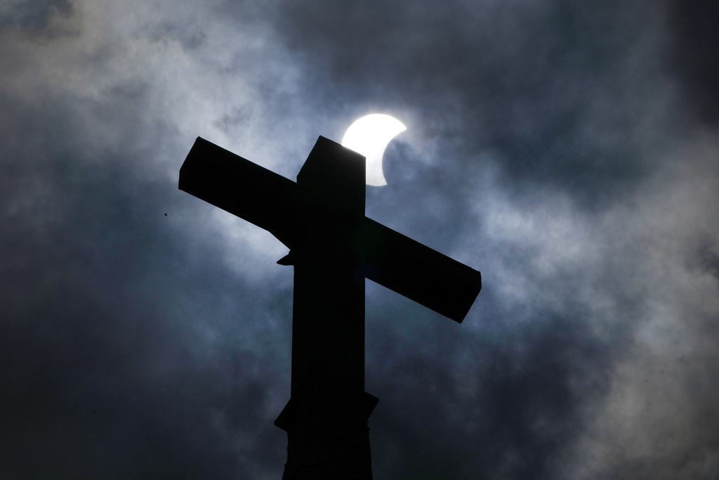 Right On Time, The Moon Overtook The Sun | Positive Encouraging K-LOVE - Vimarsana News
