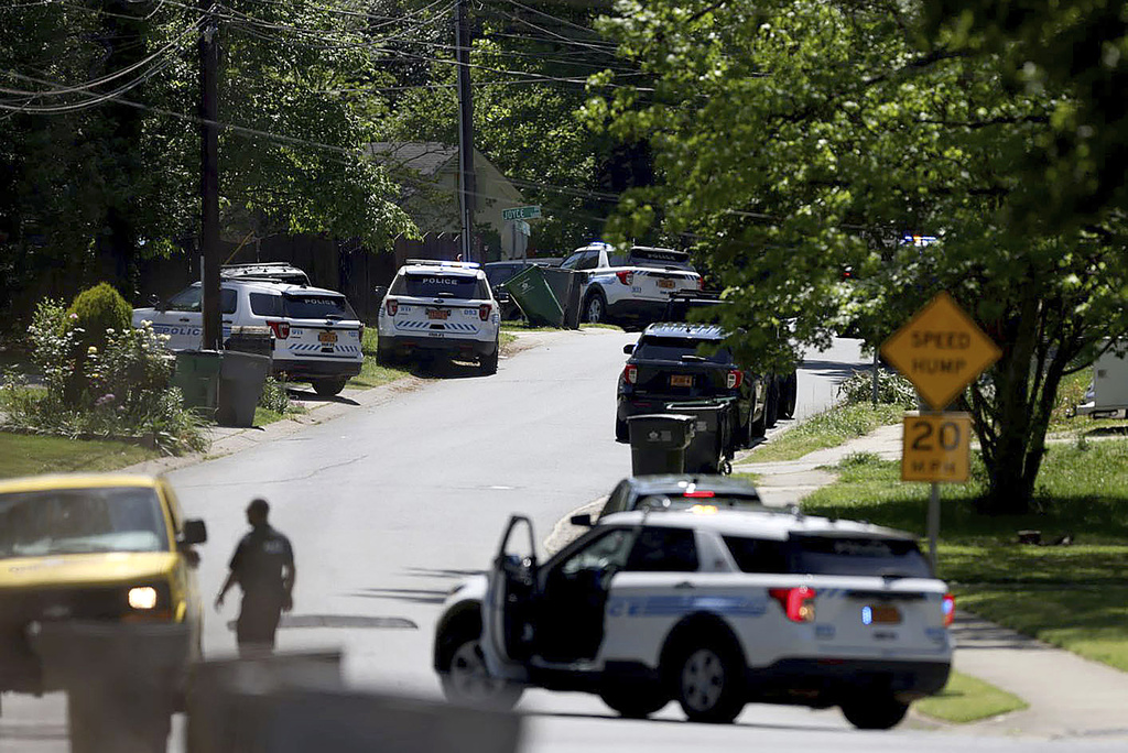 Three Officers Lose Life, 5 Wounded Serving Warrant In NC (Sensitive Content) - Vimarsana News