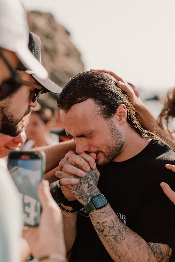 After baptism, prayers were offered for spiritual support, encouraging and uplifting the newly baptized as they embarked on this new chapter in their spiritual lives.