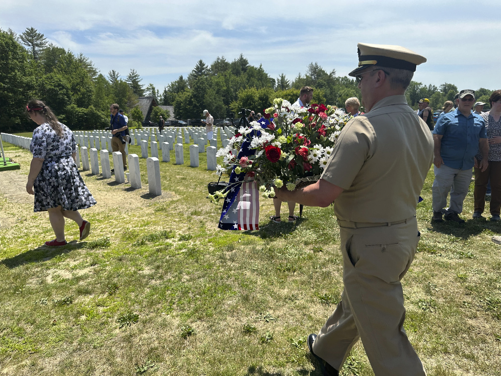 Hundreds of people who knew nothing about the 86-year-old beyond his name showed up on a sweltering afternoon and gave Brooks a final salute with full military honors