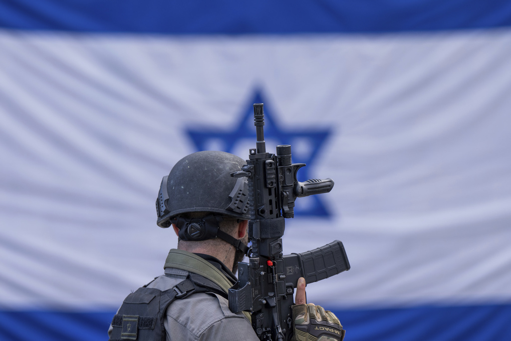 An Israeli border police officer 