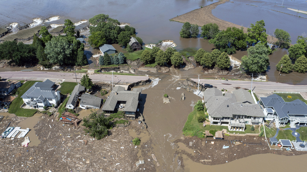 Still More Rain Possible In Midwest, Flooding Causes Water To Surge ...