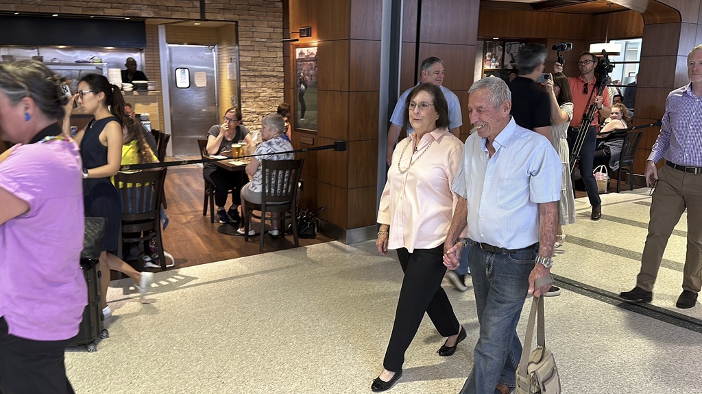 Ann Meddin Hellman, left, and Shalom Koray, right, talk after meeting in person for the first time 