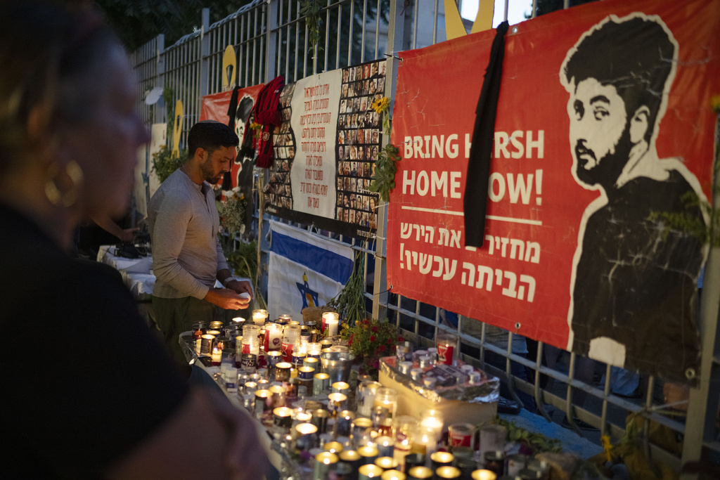 People light candles during a vigil in memory of slain hostage Hersh Goldberg-Polin in Jerusalem