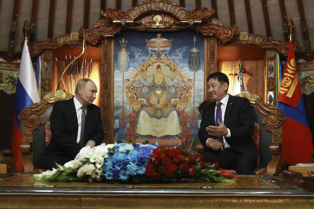 Russian President Vladimir Putin, left, and Mongolian President Ukhnaagiin Khurelsukh attend a meeting at the Saaral Ordon Government Building in Ulaanbaatar