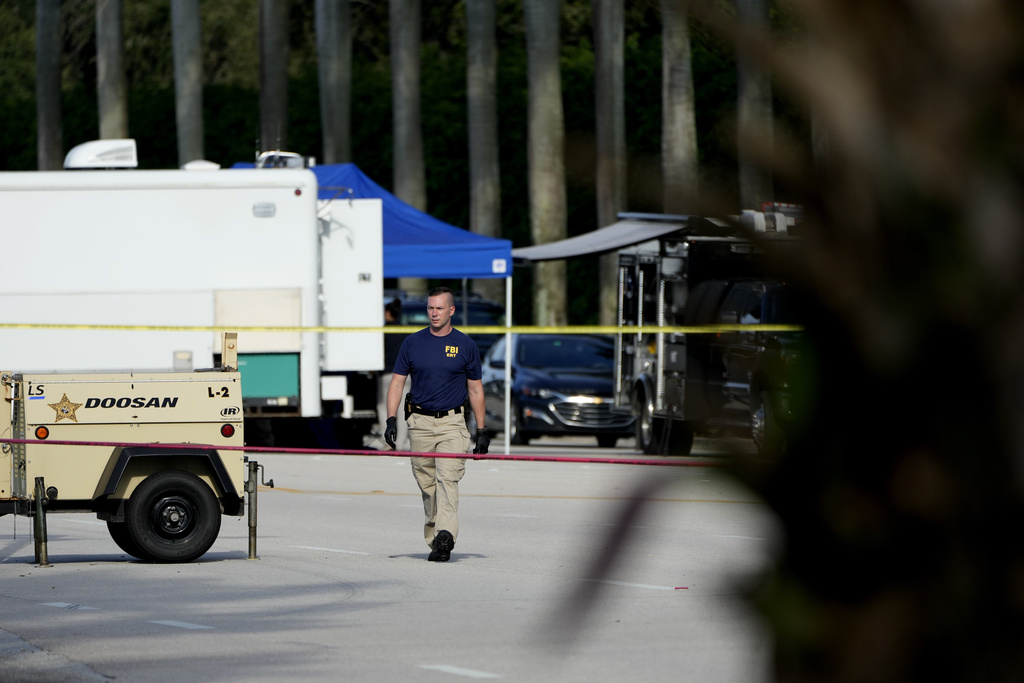 FBI officer works outside of Trump International Golf Club after the apparent assassination attempt of Republican presidential nominee