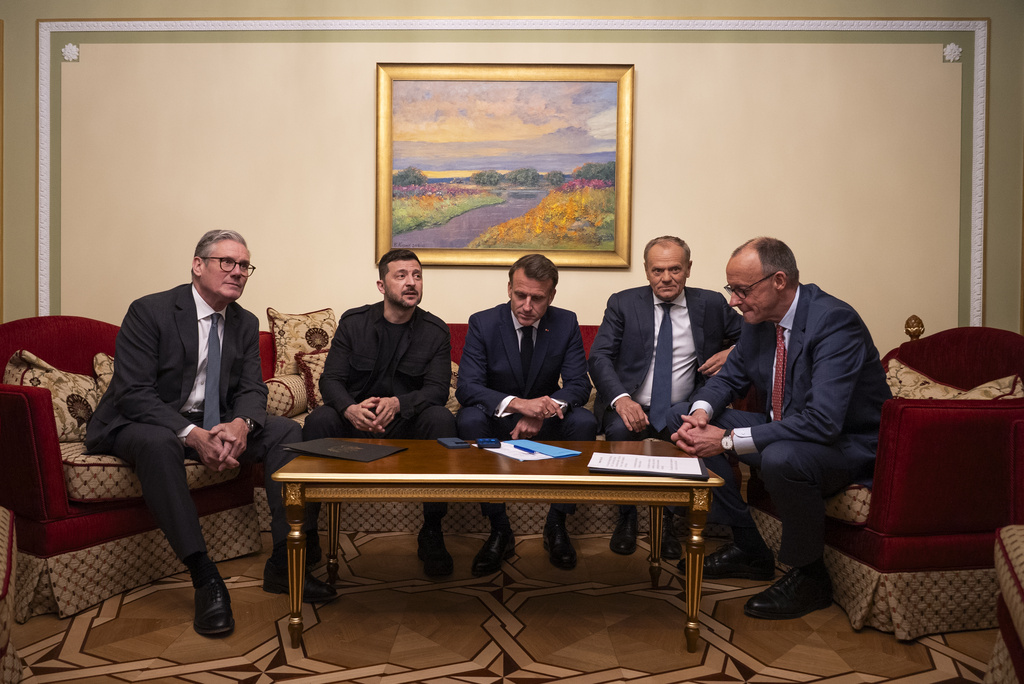 From left, British Prime Minister Keir Starmer, President Volodymyr Zelenskyy, French President Emmanuel Macron, Polish Prime Minister Donald Tusk and German Chancellor Friedrich Merz make a call to U.S. President Donald Trump from Kyiv
